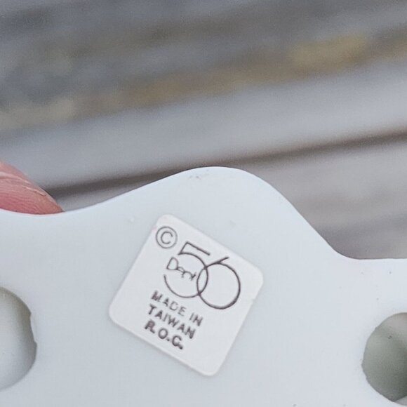 Department‎ 56 New England Village Series Boy Pulling Tree Sled No Box - Picture 5 of 7